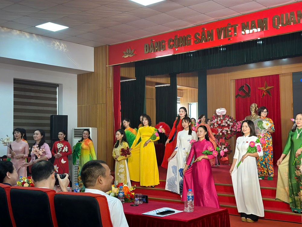 Phụ nữ Xuân Phương góp phần xây dựng phường văn minh, hạnh phúc - ảnh 9