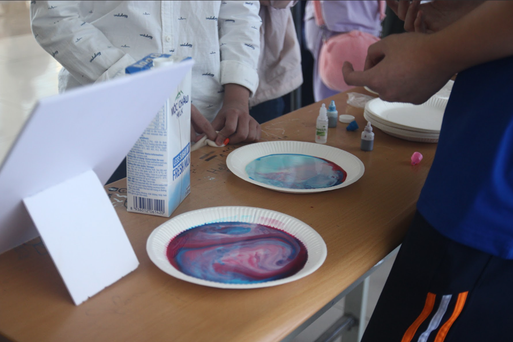 Triển lãm thiên văn nhiệm mầu của học sinh trường Hà Nội - Amsterdam  - ảnh 4