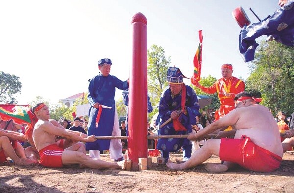 Độc đáo nghệ thuật trình diễn kéo co tại Hà Nội - ảnh 1