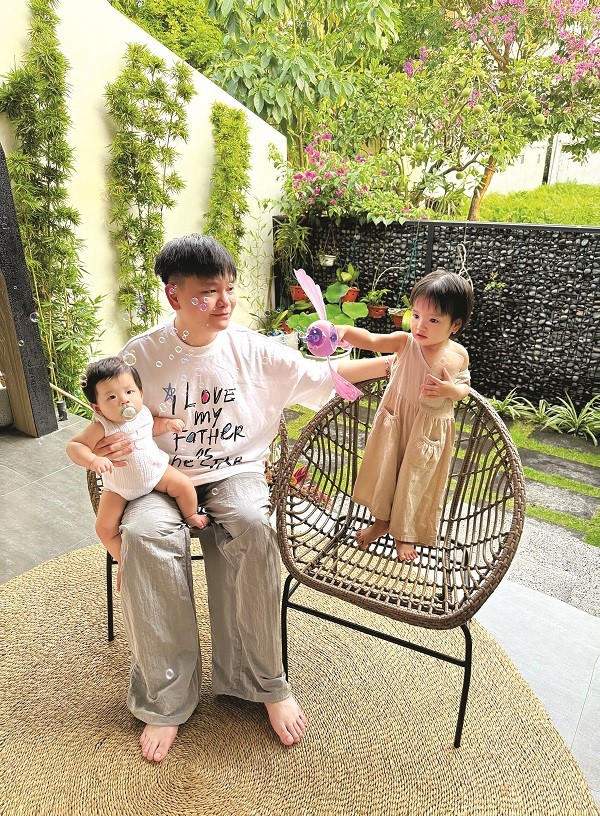 Sao Việt “gà trống nuôi con”: Hành trình đơn độc nhưng lấp lánh nụ cười - ảnh 1