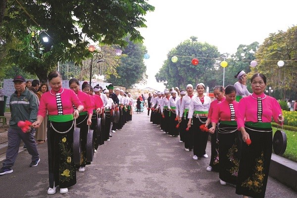 Vì sự phát triển toàn diện của phụ nữ dân tộc thiểu số - ảnh 2