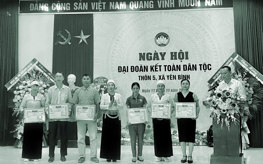 Nữ Bí thư dân tộc Mường “miệng nói, tay làm” - ảnh 1