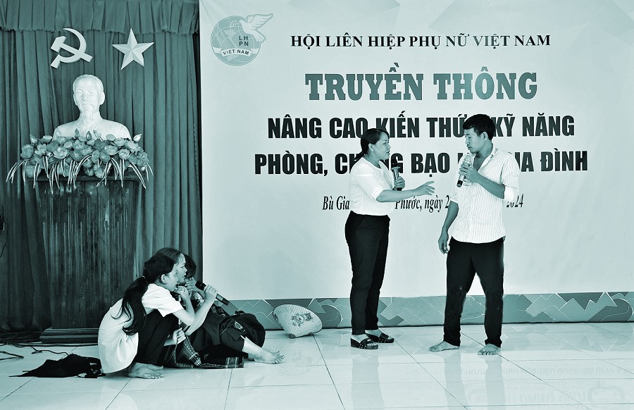 Những người hàn gắn hạnh phúc - ảnh 2