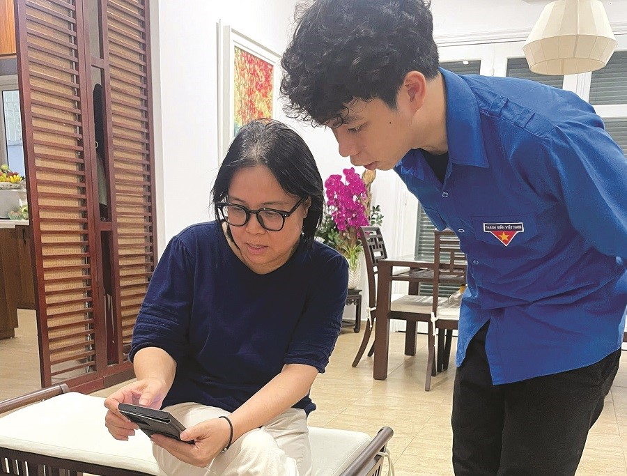 Người cao tuổi bắt nhịp chuyển đổi số - ảnh 1