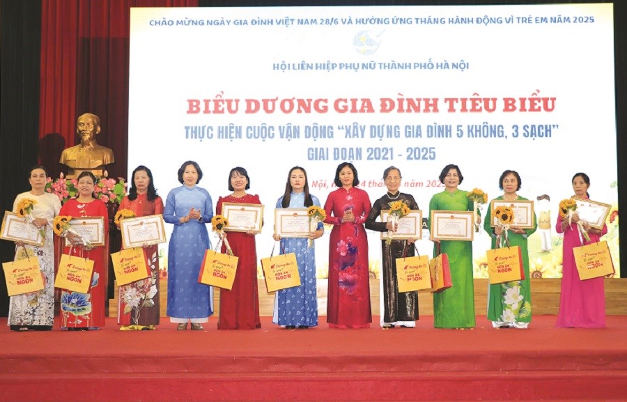 Hiệu quả từ cuộc vận động “Xây dựng gia đình 5 không, 3 sạch” - ảnh 1