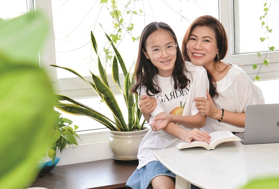 Nữ nhà báo Trần Thu Hà: Nhìn con mà tôi tự sửa mình - ảnh 1