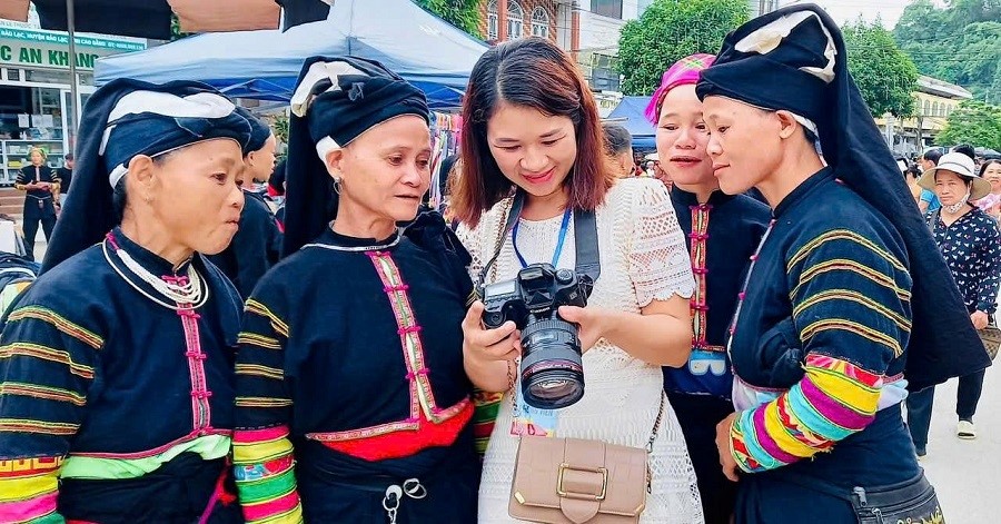 Những nữ nhà báo tận tâm với nghề - ảnh 1