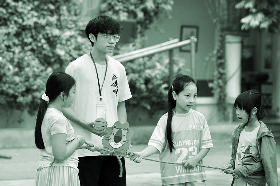 Học sinh phổ thông mở trại hè cho các em nhỏ - ảnh 1