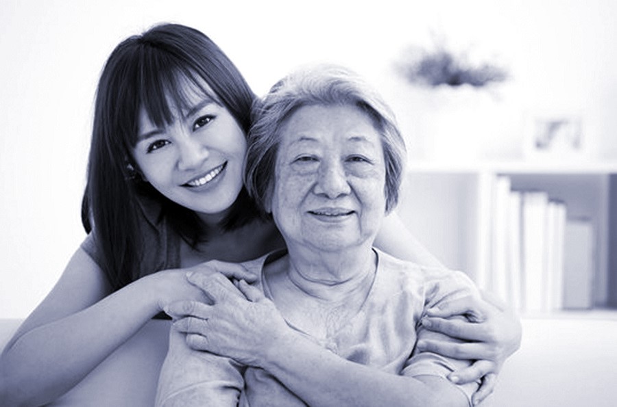Bà ở trời Ta, cháu trời Tây - ảnh 1