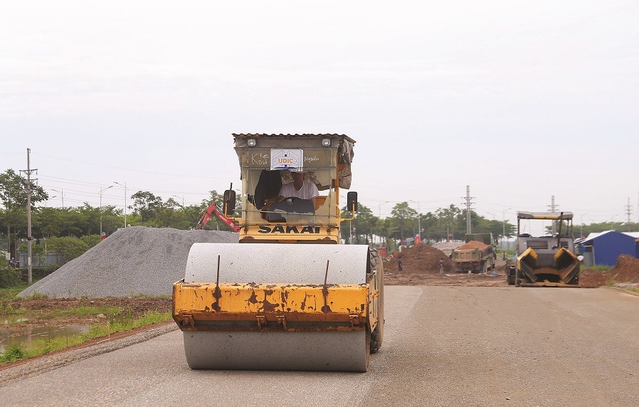 Nhộn nhịp trên công trường các công trình giao thông trọng điểm - ảnh 1