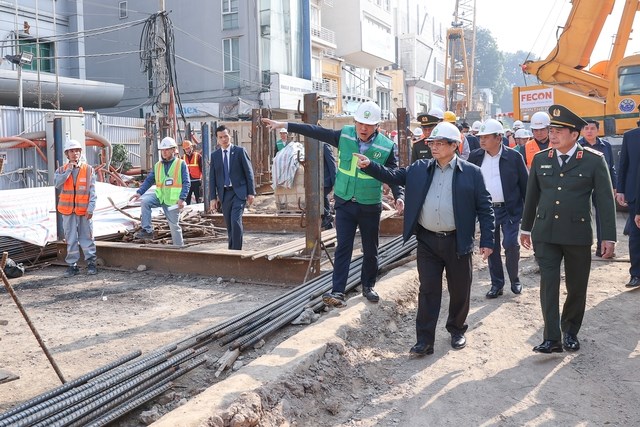 Thủ tướng kiểm tra hiện trường, thúc đẩy tiến độ dự án đường sắt Nhổn - ga Hà Nội - ảnh 4