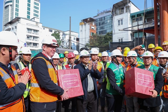 Thủ tướng kiểm tra hiện trường, thúc đẩy tiến độ dự án đường sắt Nhổn - ga Hà Nội - ảnh 7
