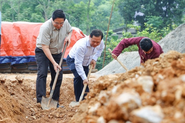 Chùm ảnh: Thủ tướng Phạm Minh Chính tham gia khởi công, đào móng nhà cho hộ nghèo - ảnh 7