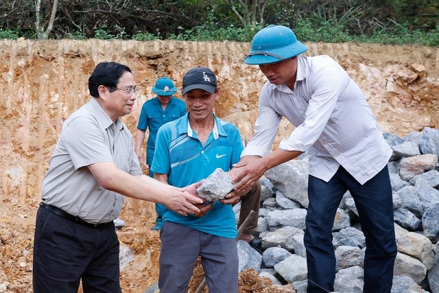 Chùm ảnh: Thủ tướng Phạm Minh Chính tham gia khởi công, đào móng nhà cho hộ nghèo - ảnh 8