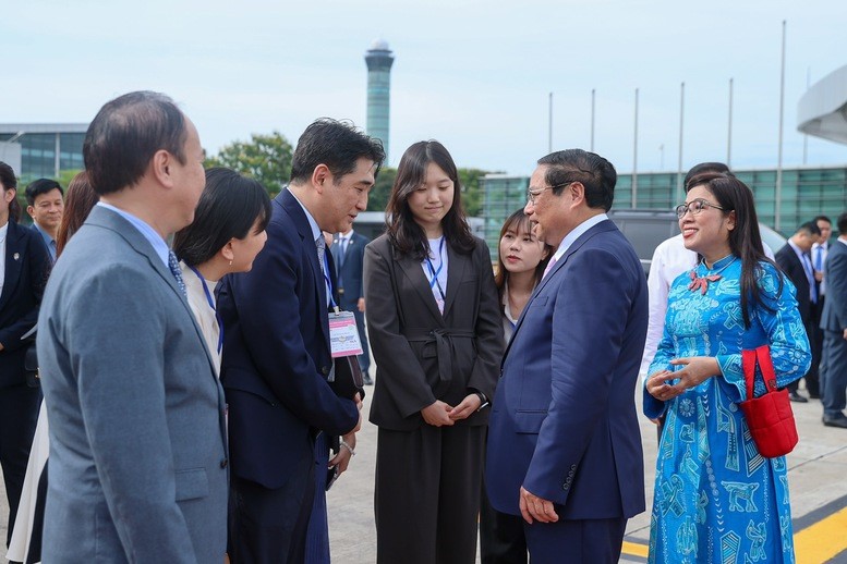Thủ tướng Phạm Minh Chính và Phu nhân lên đường thăm chính thức Hàn Quốc - ảnh 2