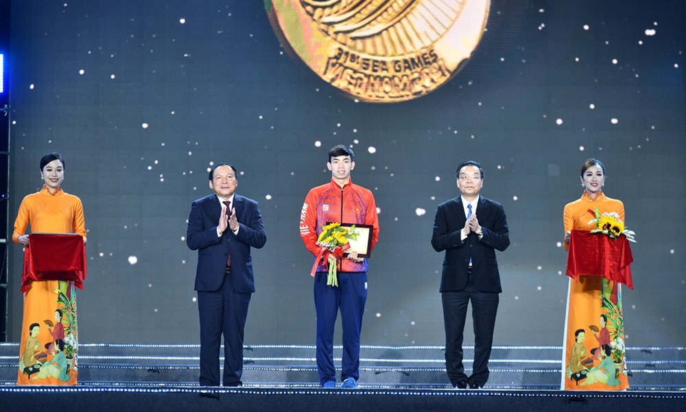 Trao thưởng cho các Đoàn Thể thao Hà Nội đạt thành tích tại SEA Games 31 - ảnh 1