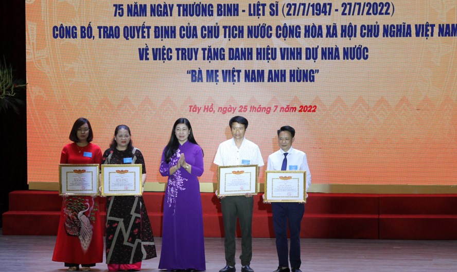 Quận Tây Hồ tổ chức truy tặng danh hiệu Bà mẹ Việt Nam Anh hùng - ảnh 1