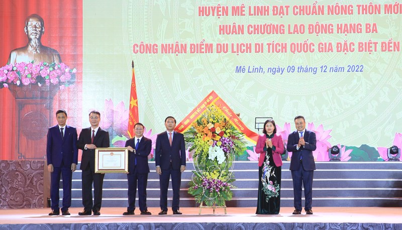 ​  Huyện Mê Linh đón nhận danh hiệu đạt chuẩn nông thôn mới - ảnh 2