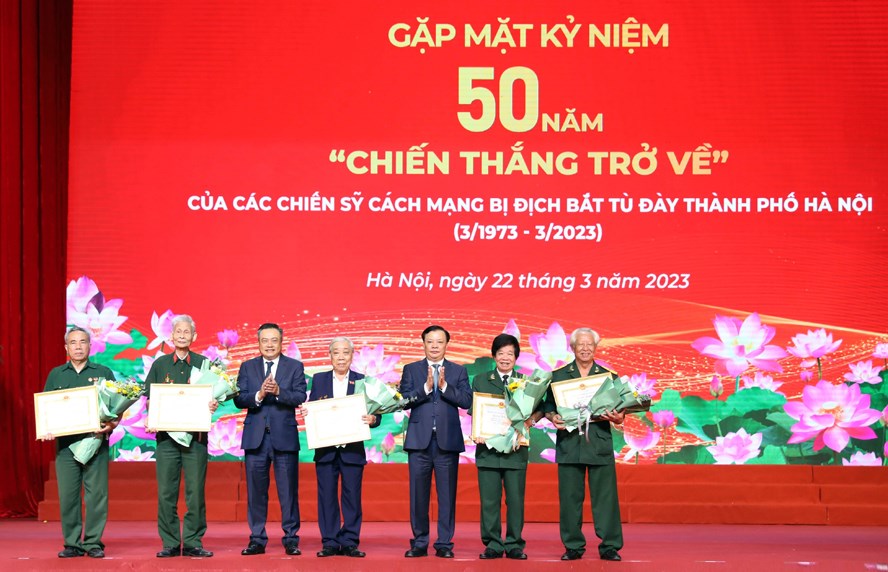 Kỷ niệm 50 năm “Chiến thắng trở về”: Hà Nội gặp mặt hơn 550 chiến sĩ cách mạng bị địch bắt tù đày - ảnh 2