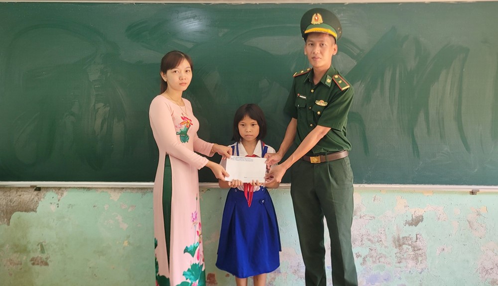 Nâng bước em tới trường – chắp cánh ước mơ cho trẻ em nghèo - ảnh 3