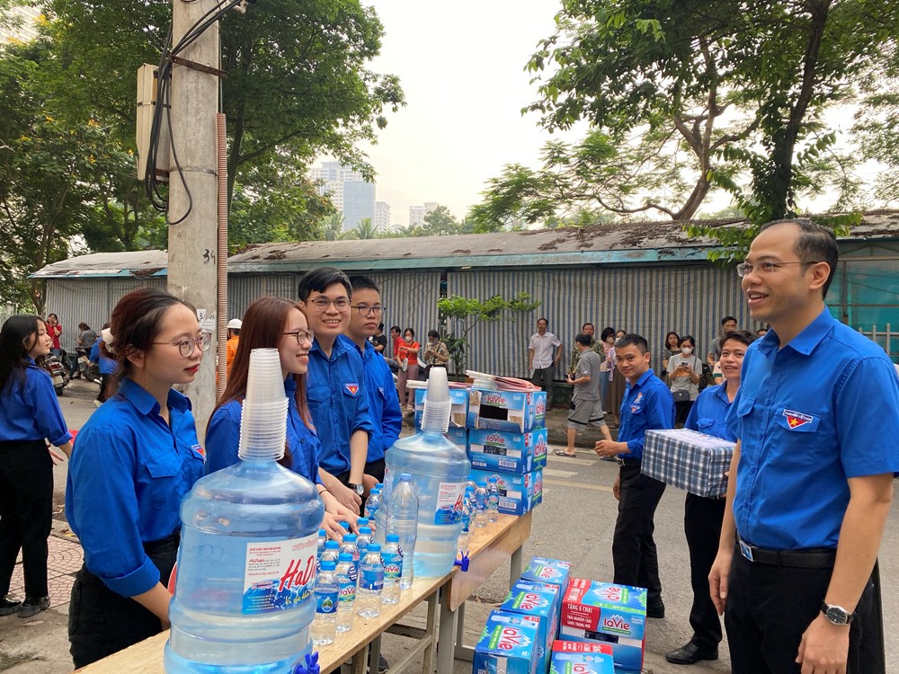 Thành đoàn Hà Nội: Nhiều hoạt động nỗ lực tiếp sức mùa thi 2023 cho kỳ thi lớp 10 - ảnh 1