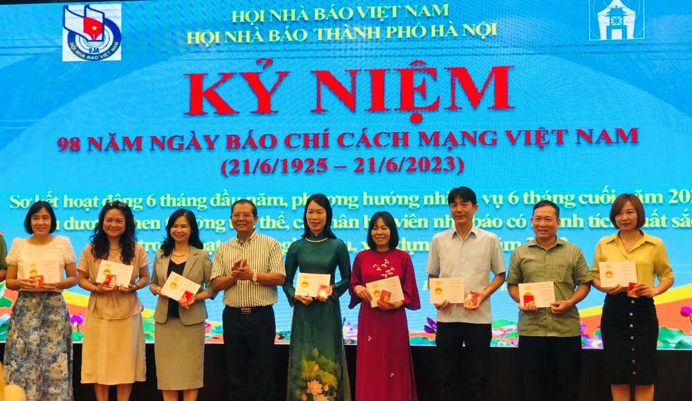 Hội Nhà báo TP Hà Nội kỷ niệm 98 năm Ngày Báo chí Cách mạng Việt Nam - ảnh 2
