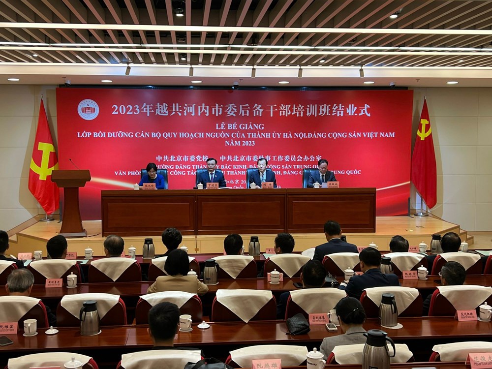 Đại biểu Hà Nội và Bắc Kinh dự lễ bế giảng lớp Bồi dưỡng cán bộ nguồn Quy hoạch BCH Đảng bộ thành phố Hà Nội - ảnh 1