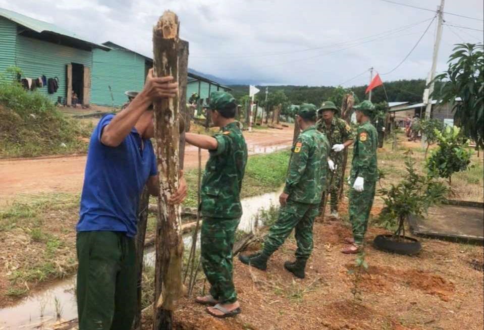 Bộ đội Biên phòng tỉnh Kon Tum tuyên truyền, vận động đồng bào dân tộc thiểu số vươn lên thoát nghèo  ​ - ảnh 1