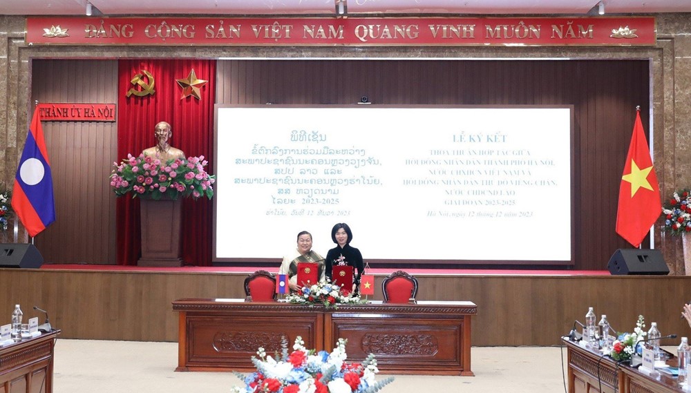 Đoàn đại biểu HĐND thành phố Hà Nội và Thủ đô Viêng Chăn (Lào) ký kết thỏa thuận hợp tác - ảnh 1