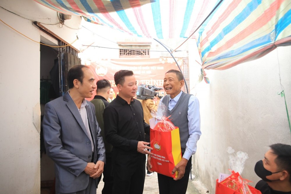 MTTQ TP Hà Nội mang Tết ấm đến với các bệnh nhân nghèo - ảnh 2