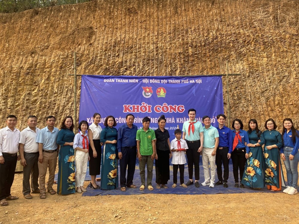 Thành đoàn Hà Nội trao tặng nhà Khăn quàng đỏ cho thiếu nhi Điện Biên - ảnh 1