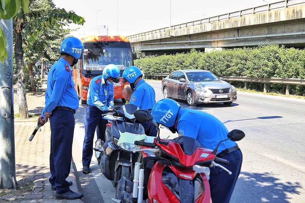 Kỳ nghỉ lễ, số vụ tai nạn giao thông ở Hà Nội giảm so với cùng kỳ năm 2023 - ảnh 1