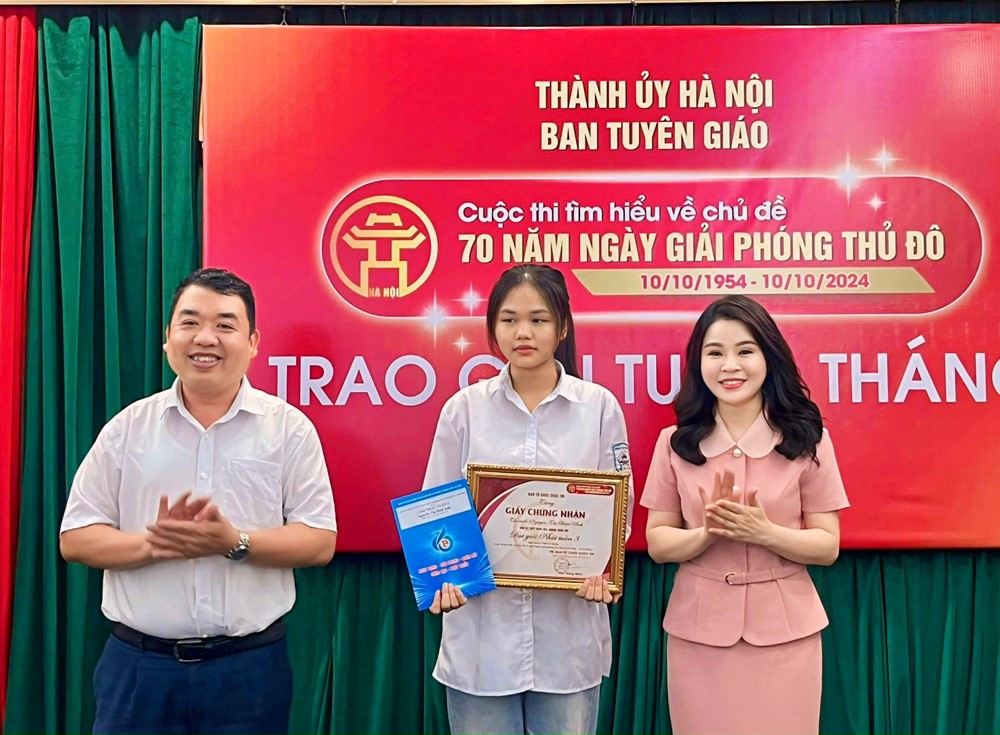 Thành đoàn Hà Nội trao giải Cuộc thi tìm hiểu về Chủ đề 70 năm Ngày Giải phóng Thủ đô  - ảnh 1