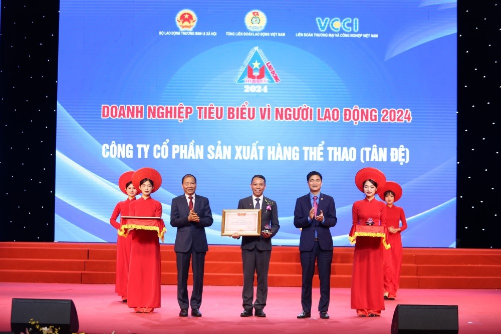 Lễ Vinh danh doanh nghiệp tiêu biểu vì người lao động 2024: “Thước đo” sự phát triển của doanh nghiệp  ​ - ảnh 3
