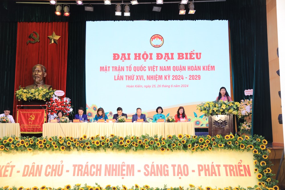 Bà Trương Thị Thanh Nhàn giữ chức danh Chủ tịch Ủy ban MTTQ Việt Nam quận Hoàn Kiếm khóa XVI - ảnh 1