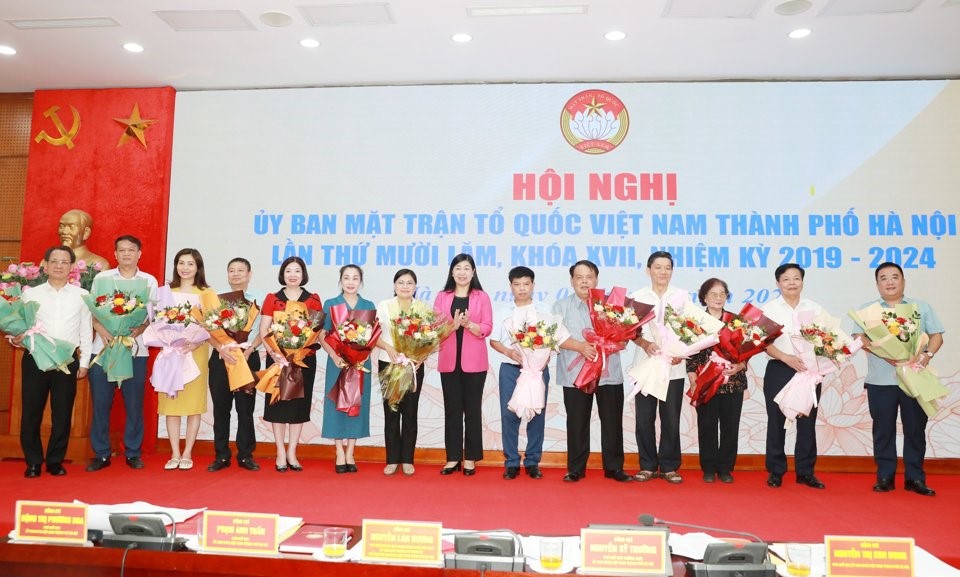 Hoàn thành việc xây nhà Đại đoàn kết cho hộ nghèo chào mừng Đại hội MTTQ Việt Nam thành phố lần thứ XVIII - ảnh 2