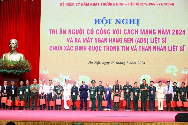 Trao gần 420 tỷ đồng tri ân 1,4 triệu người có công với cách mạng, thân nhân người có công  - ảnh 1