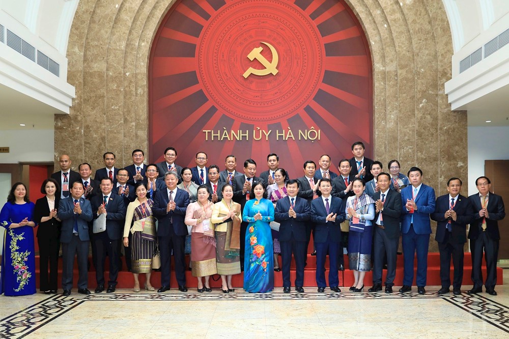 Phó Bí thư Thường trực Thành ủy tiếp học viên lớp đào tạo về công tác chính quyền của Thủ đô Viêng Chăn - ảnh 2
