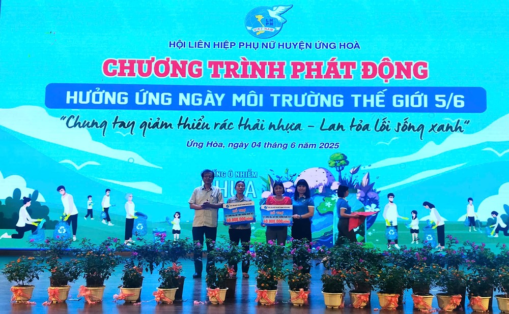 Hội LHPN huyện Ứng Hòa: Chung tay giảm thiểu rác thải nhựa – Lan tỏa lối sống xanh - ảnh 6