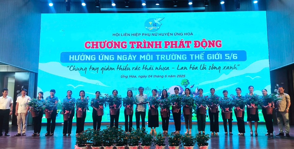 Hội LHPN huyện Ứng Hòa: Chung tay giảm thiểu rác thải nhựa – Lan tỏa lối sống xanh - ảnh 4
