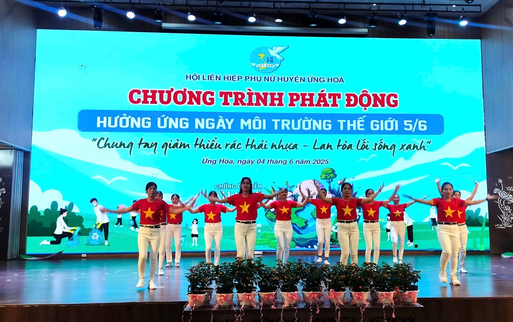 Hội LHPN huyện Ứng Hòa: Chung tay giảm thiểu rác thải nhựa – Lan tỏa lối sống xanh - ảnh 1