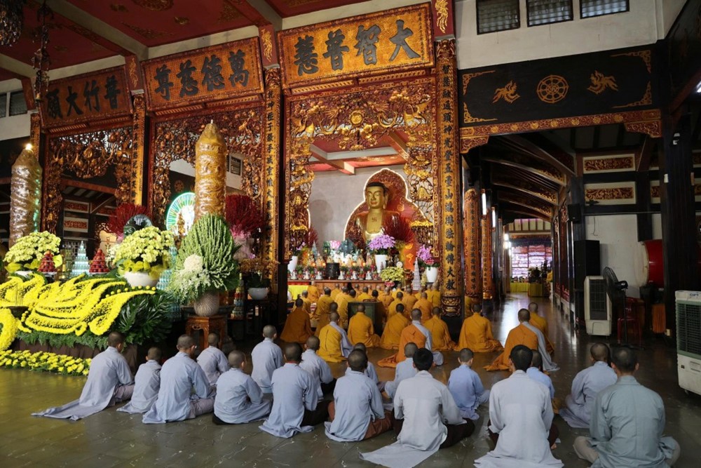 Sáng nay, hàng nghìn ngôi chùa thỉnh chuông và cầu nguyện Quốc thái dân an - ảnh 2