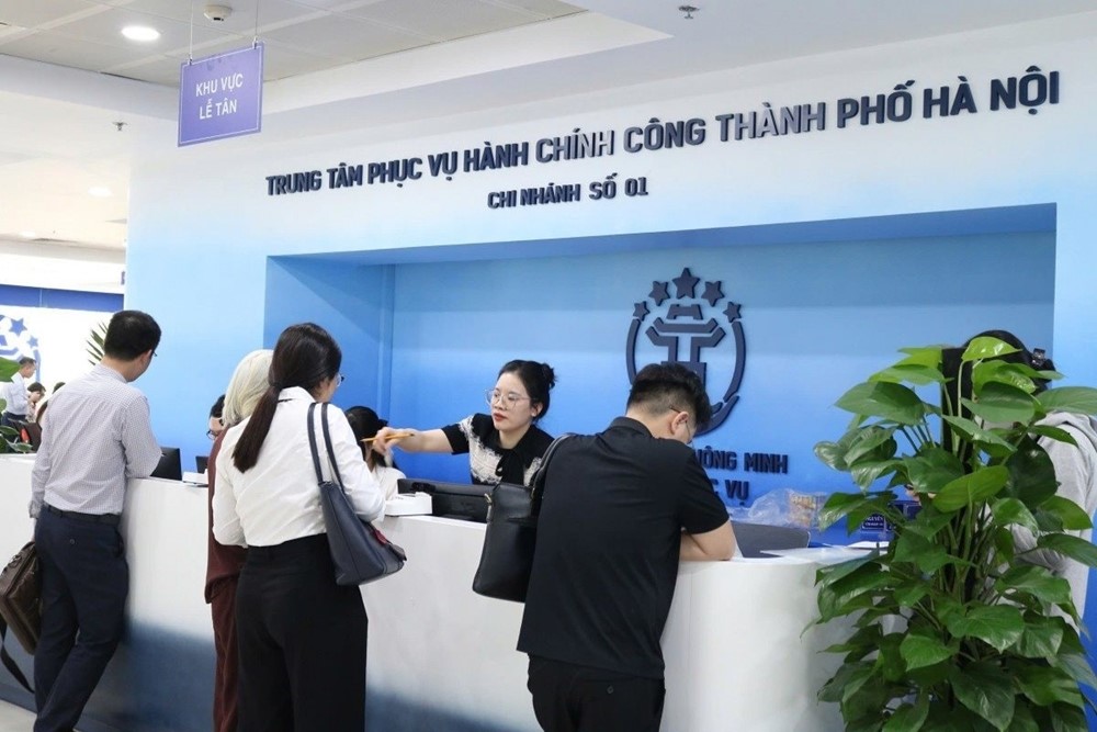 Trung tâm Phục vụ hành chính công Thành phố sẵn sàng phục vụ người dân ngay ngày đầu bộ máy chính quyền hai cấp - ảnh 1