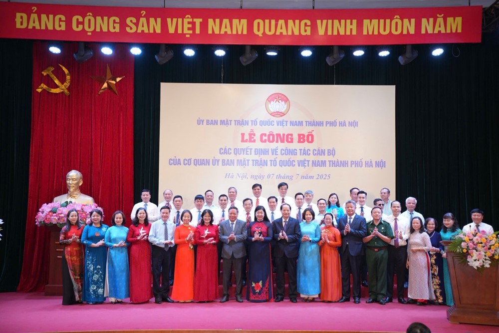 Hà Nội: Công bố các quyết định về công tác cán bộ của cơ quan Ủy ban MTTQ Việt Nam thành phố Hà Nội - ảnh 7