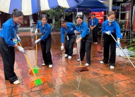 Tuổi trẻ phường Đống Đa khắc ghi đạo lý “Uống nước nhớ nguồn” với nhiều hoạt động ý nghĩa  - ảnh 2