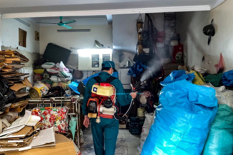 Hà Nội yêu cầu xã phường mở “chiến dịch” diệt lăng quăng phòng sốt xuất huyết - ảnh 1