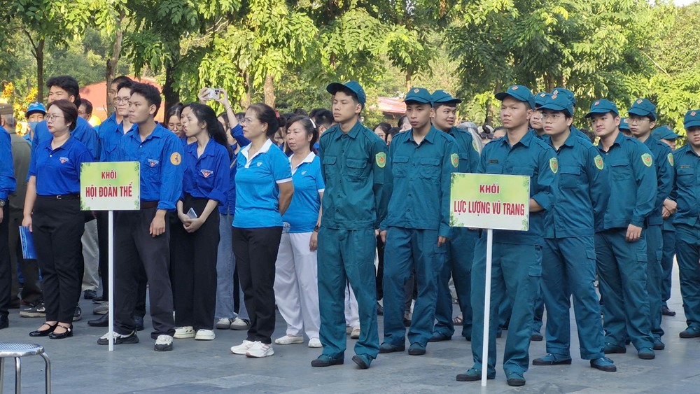 Sáng nay, 126 xã, phường ra quân tổng vệ sinh môi trường, mở đầu chuỗi hoạt động “Ngày cuối tuần xanh” tháng 8 - ảnh 3