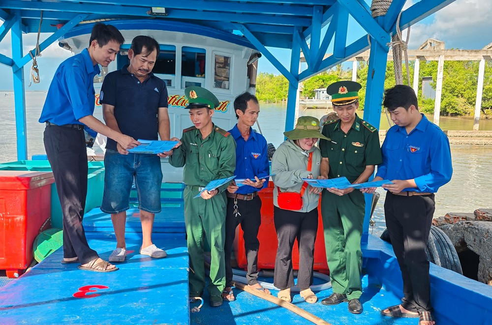 “Sát dân - Gần biển: Biên phòng và Đoàn thanh niên chung tay giữ biển sạch IUU” - ảnh 1