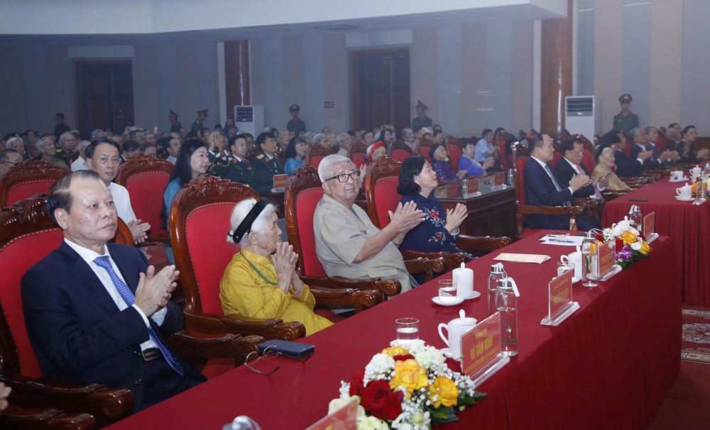  Quyết tâm xây dựng, phát triển Thủ đô xứng đáng là trung tâm đầu não chính trị của cả nước - ảnh 1