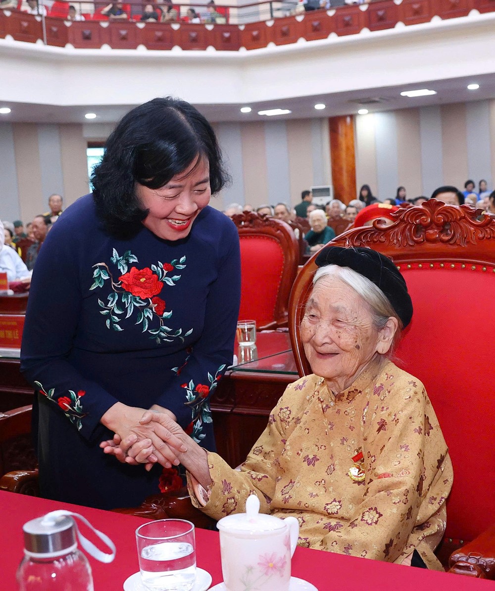  Quyết tâm xây dựng, phát triển Thủ đô xứng đáng là trung tâm đầu não chính trị của cả nước - ảnh 4